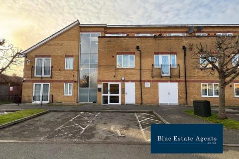 2 bedroom apartment to rent, St Giles Close, Hounslow, TW5