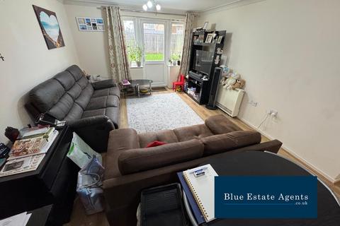 2 bedroom apartment to rent, St Giles Close, Hounslow, TW5