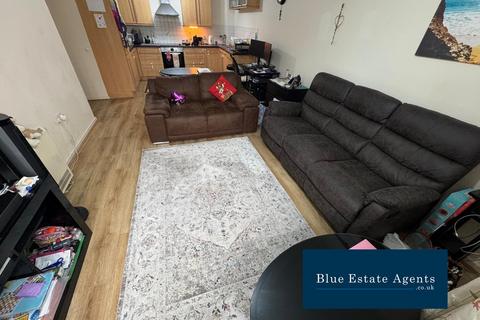 2 bedroom apartment to rent, St Giles Close, Hounslow, TW5