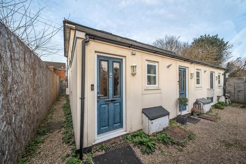 2 bedroom end of terrace house for sale, Masonic Hall Road, Chertsey, KT16