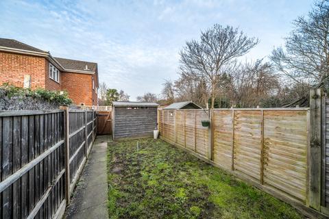 2 bedroom end of terrace house for sale, Masonic Hall Road, Chertsey, KT16