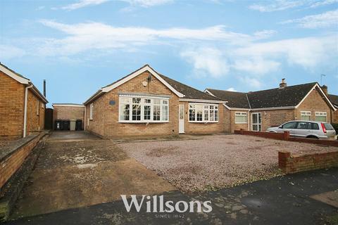 4 bedroom detached bungalow for sale, Hall Lane, Burgh Le Marsh:  Spacious Detached Bungalow