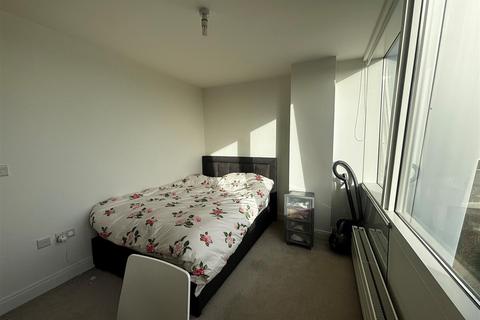 2 bedroom apartment to rent, Strand Street, Liverpool L1