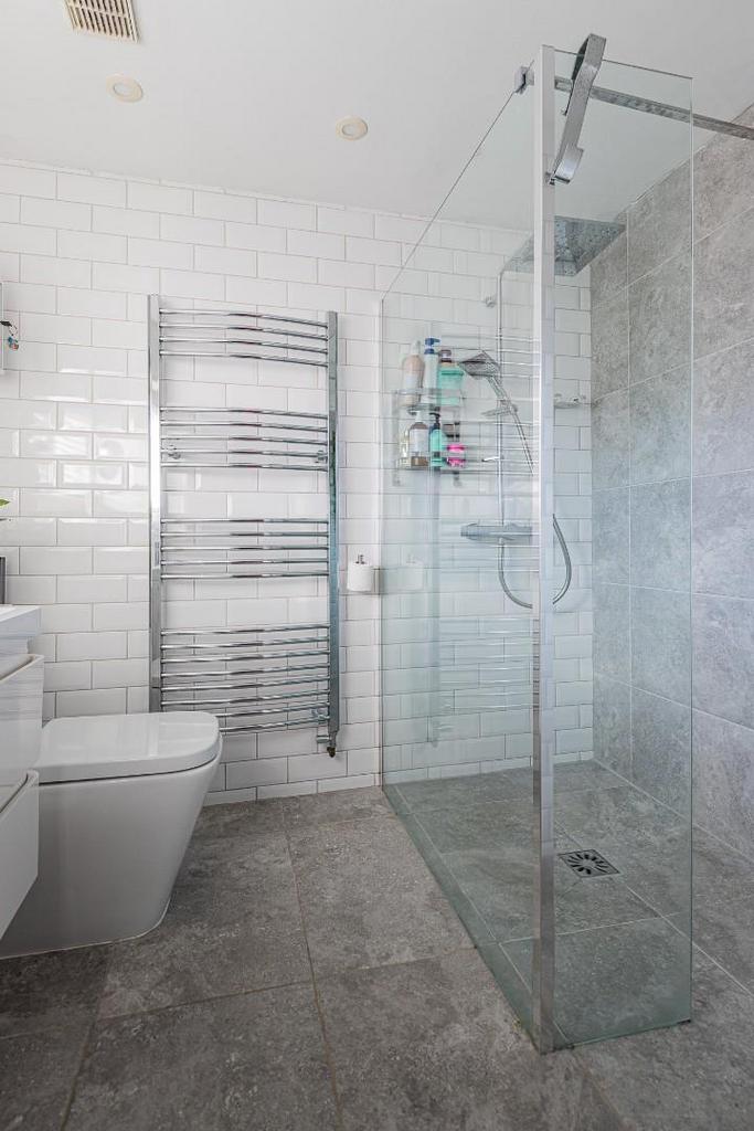 En Suite 1