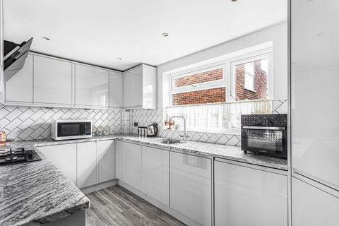 2 bedroom apartment for sale, Riverside Road, Staines-upon-Thames, Surrey, TW18