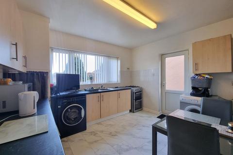 2 bedroom detached bungalow to rent, Cavendish Avenue, Nottingham NG4