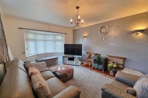 2 bedroom detached bungalow to rent, Cavendish Avenue, Nottingham NG4