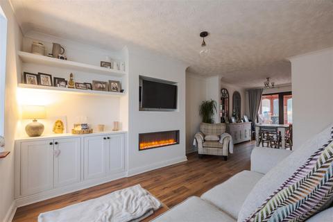 18 Bakersfield, Wrawby, Brigg, DN20 8SZ