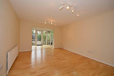 2 bedroom end of terrace house to rent, Greenstone Mews, Wanstead