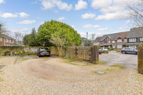 3 bedroom semi-detached house for sale, Clydesdale Gardens, Bognor Regis PO22