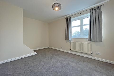 2 bedroom semi-detached house to rent, Rossett Close, Nottingham NG2