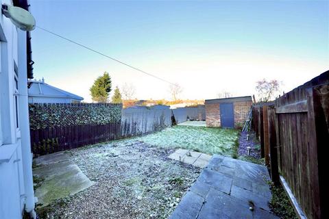 3 bedroom semi-detached house for sale, Wold Road, Hull