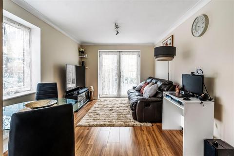 18 Sevenoaks Close, Sutton, SM2 6NL
