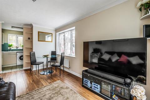 18 Sevenoaks Close, Sutton, SM2 6NL