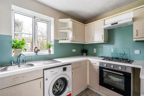 18 Sevenoaks Close, Sutton, SM2 6NL