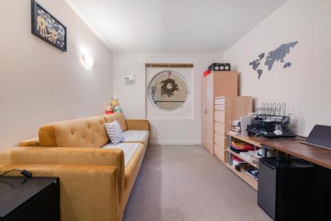 2 bedroom flat to rent, Cuba Street, London, E14