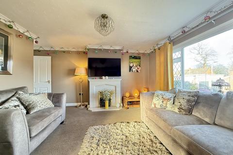 3 bedroom semi-detached house for sale, Shelley Close, St Thomas, EX2