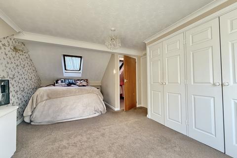 3 bedroom semi-detached house for sale, Shelley Close, St Thomas, EX2