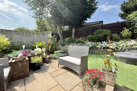 3 bedroom semi-detached house for sale, Shelley Close, St Thomas, EX2