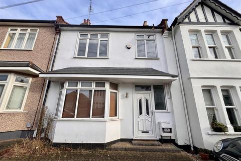 4 bedroom terraced house to rent, Southsea Avenue, Leigh-On-Sea