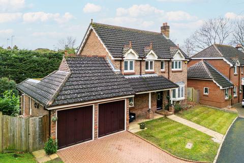 5 The Knoll, Leatherhead, KT22 8XH