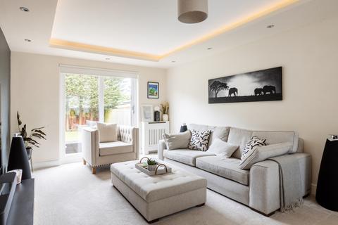 5 The Knoll, Leatherhead, KT22 8XH