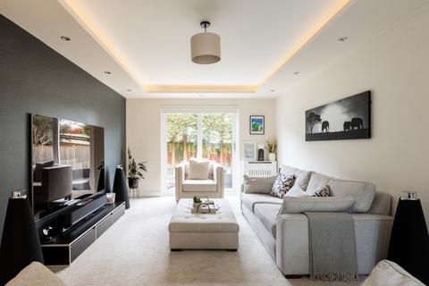 5 The Knoll, Leatherhead, KT22 8XH