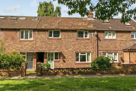 57 Buckingham Road, Richmond, TW10 7EH
