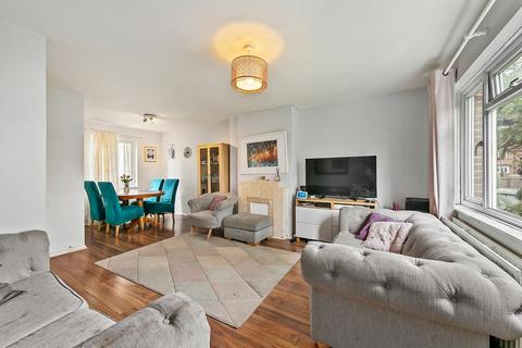 57 Buckingham Road, Richmond, TW10 7EH
