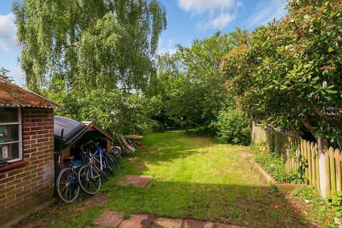 57 Buckingham Road, Richmond, TW10 7EH