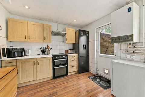 57 Buckingham Road, Richmond, TW10 7EH