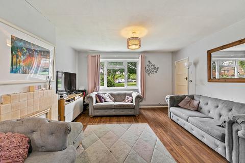 57 Buckingham Road, Richmond, TW10 7EH