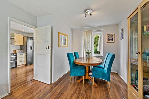 57 Buckingham Road, Richmond, TW10 7EH