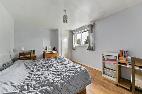57 Buckingham Road, Richmond, TW10 7EH