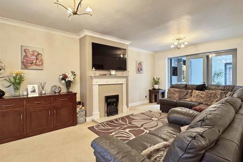 6 bedroom link detached house for sale, Pintail Crescent, Great Notley, Braintree