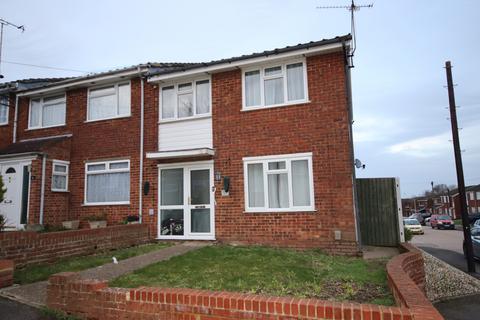 3 bedroom terraced house to rent, Broadway, Gillingham, Kent, ME8