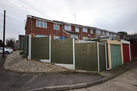 3 bedroom terraced house to rent, Broadway, Gillingham, Kent, ME8