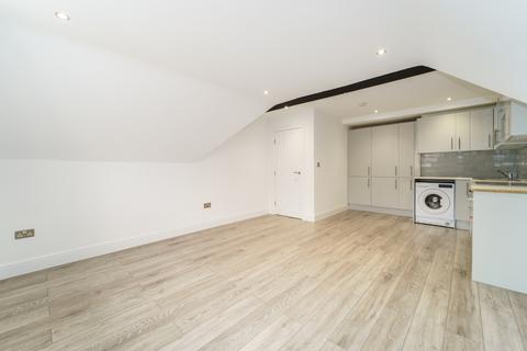 1 bedroom flat to rent, Church Street, Walton-on-Thames, Surrey, KT12