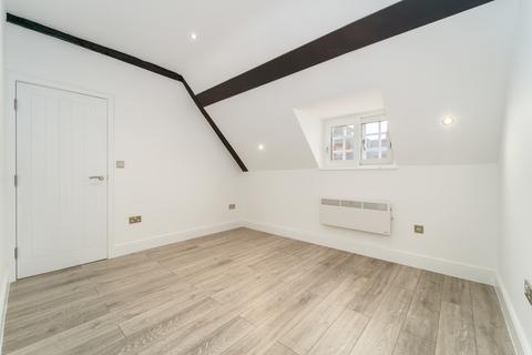 1 bedroom flat to rent, Church Street, Walton-on-Thames, Surrey, KT12