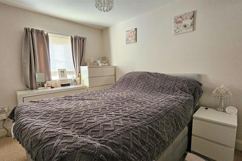 2 bedroom flat for sale, Neptune Close, Bradwell