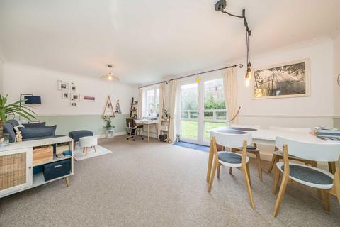 1 bedroom flat for sale, May Bate Avenue, Kingston Upon Thames KT2