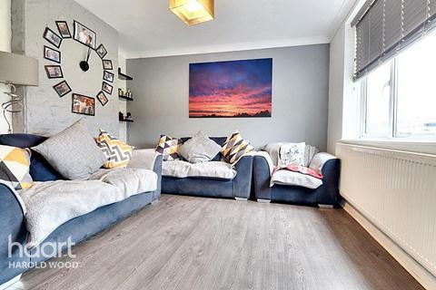 234 Straight Road, Harold Hill, Romford, RM3 8XT
