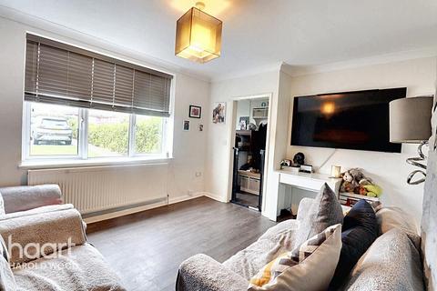 234 Straight Road, Harold Hill, Romford, RM3 8XT