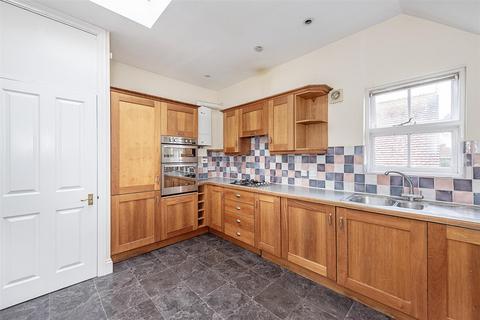 2 bedroom flat for sale, Kirkwick Avenue, Harpenden