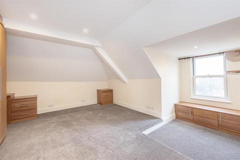 2 bedroom flat for sale, Kirkwick Avenue, Harpenden