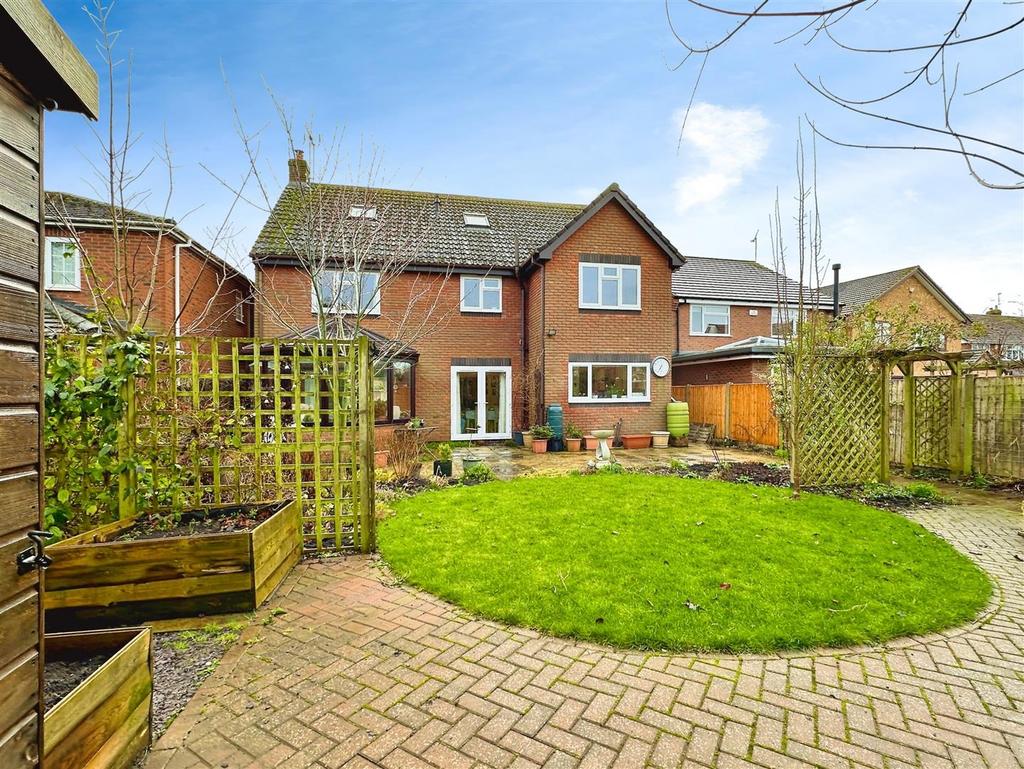 Garden to house