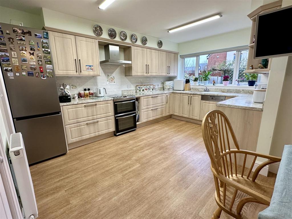 Dining kitchen