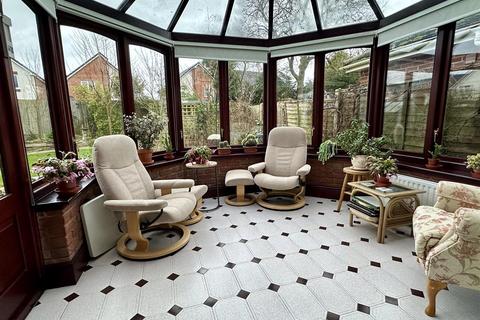 6 Holt Gardens, Studley, B80 7NU