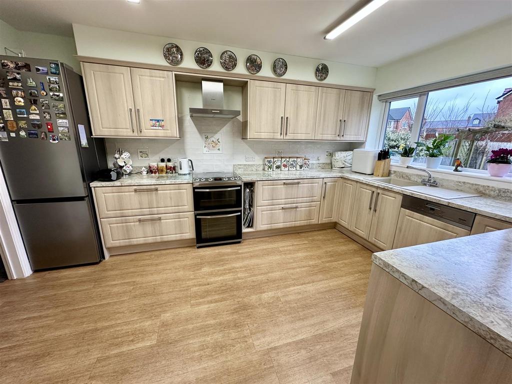 Dining kitchen