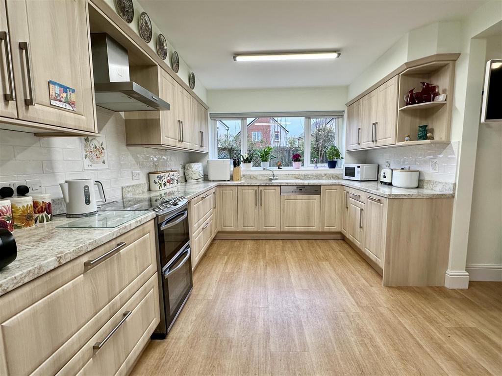 Dining kitchen